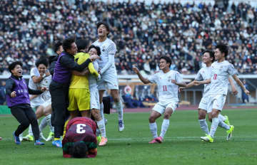 PKがバー直撃→崩れ落ちた尚志の西村主将「高校サッカー終わっちゃったんだな」 すぐに駆けつけ「気にするな」と励ました選手とは