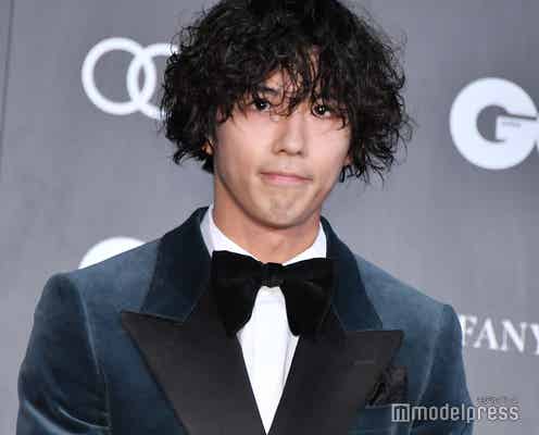 賀来賢人、念願の受賞「男が憧れる男に」<GQ MEN OF THE YEAR 2019>