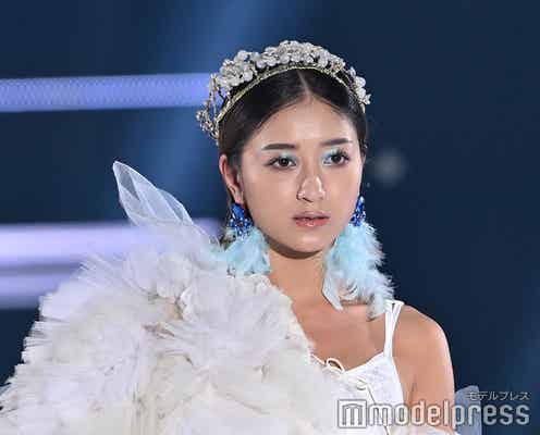 みちょぱ、羽ドレス姿で圧巻女神オーラ 青アイシャドウがお似合い【TGC2025S/S】