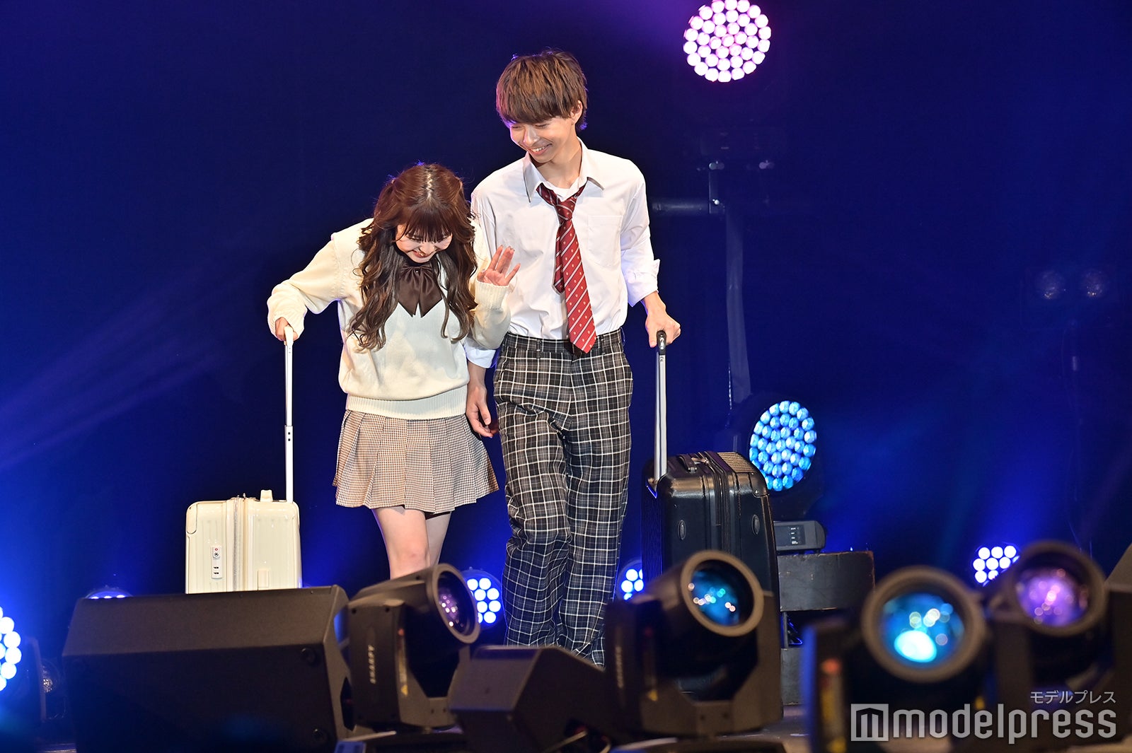折田涼夏、松本仁 （C）モデルプレス