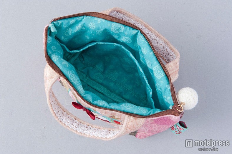 TDS：「ShellieMay’s Stocking Stuffers」ポーチ（C）Disney