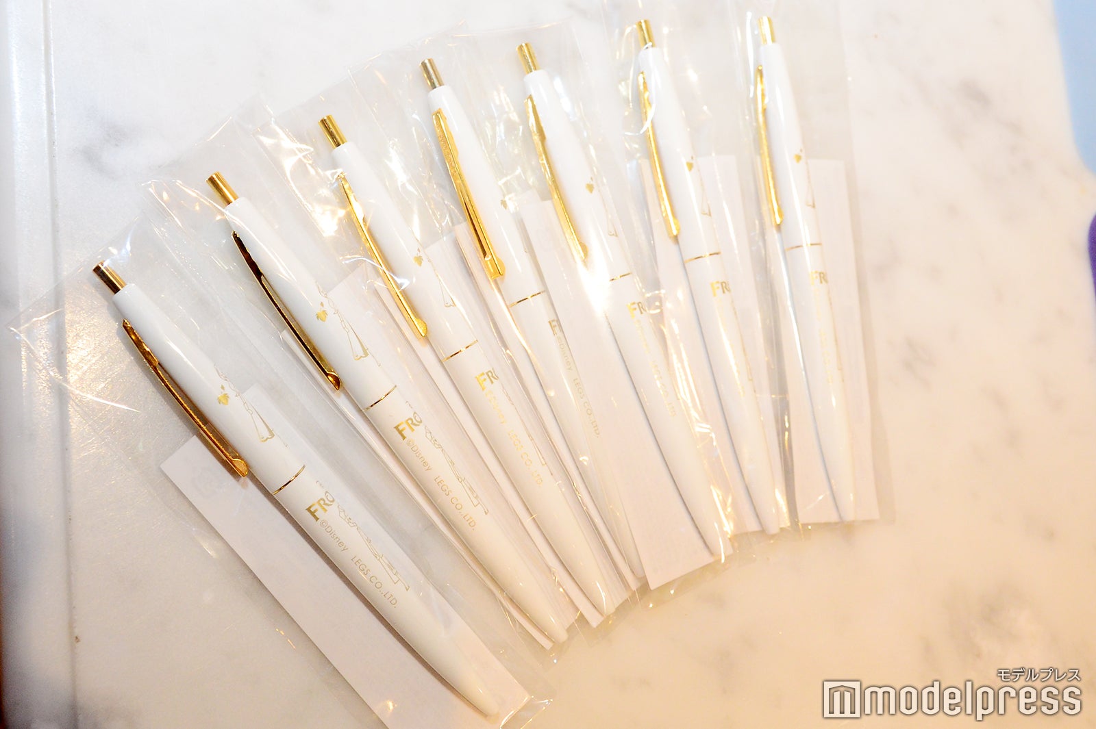 ボールペン（C）モデルプレス