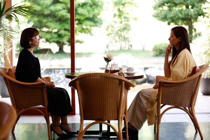 酒井美紀、尾野真千子「すべて忘れてしまうから」第8話より(C)テレビ東京/(C)2022 Disney and related entities