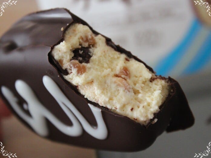 アーモンドのシャキシャキとした食感と香ばしさがアクセントに