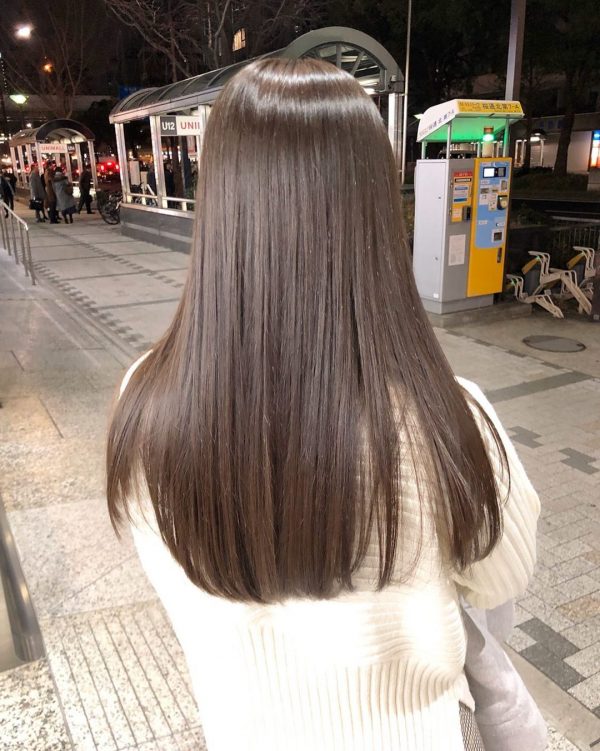 21 ロングヘアは旬の髪色で春らしく 季節に合う人気ヘアカラーをご紹介 モデルプレス