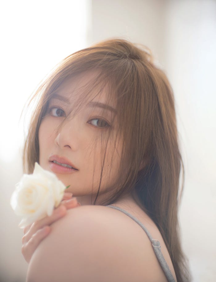 白石麻衣/FRIDAY 2022年12月23日発売号(撮影/中村和孝)