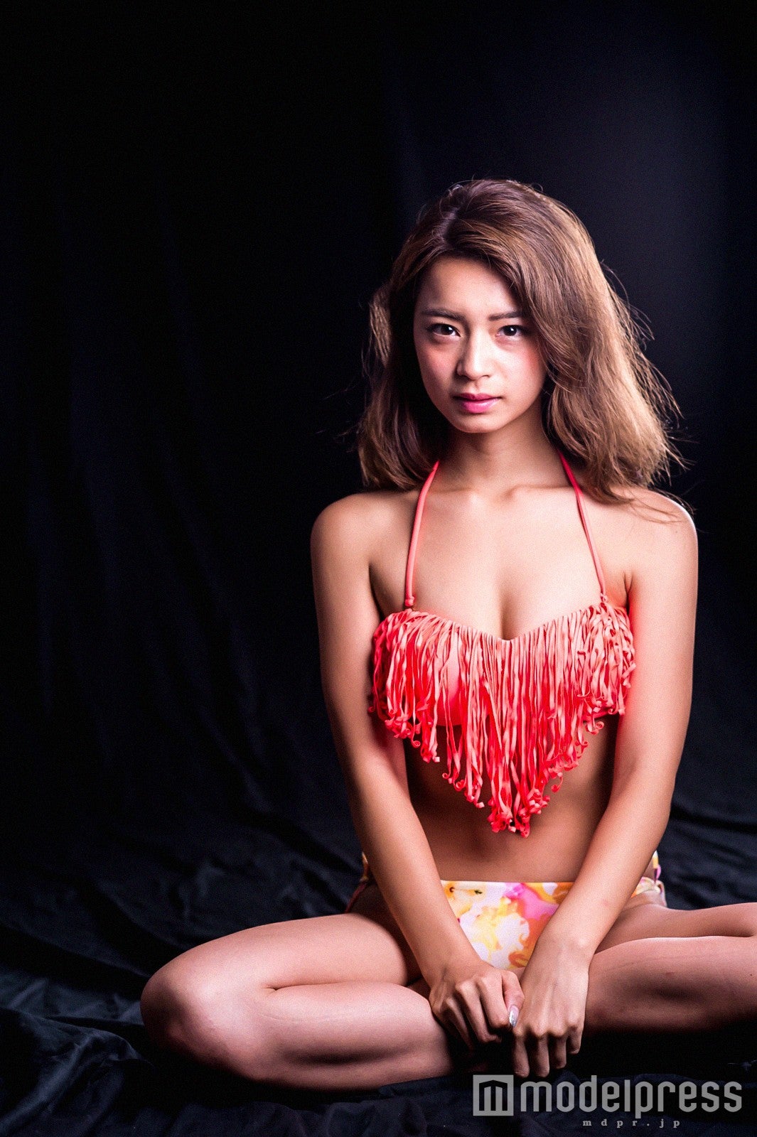 ビキニ姿を見せた遠山茜子（C）モデルプレス