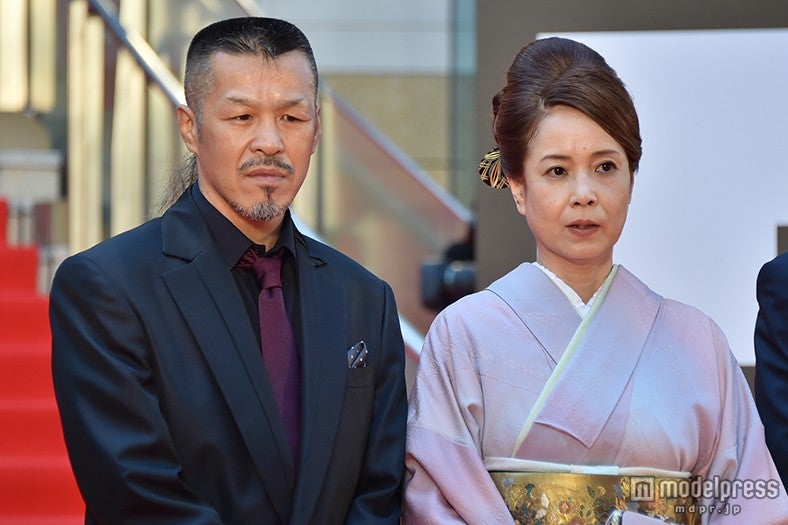 辰吉丈一郎（左）