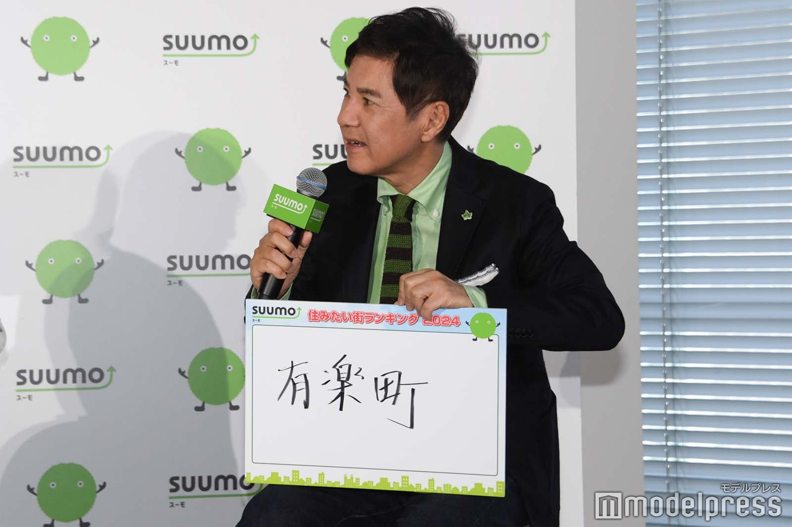 村重杏奈にデートのおすすめスポットを紹介する関根勤（C）モデルプレス