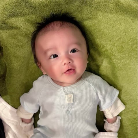 41歳で出産のmisono、イケメンすぎる愛息子の最新ショット公開「天使くん男前」