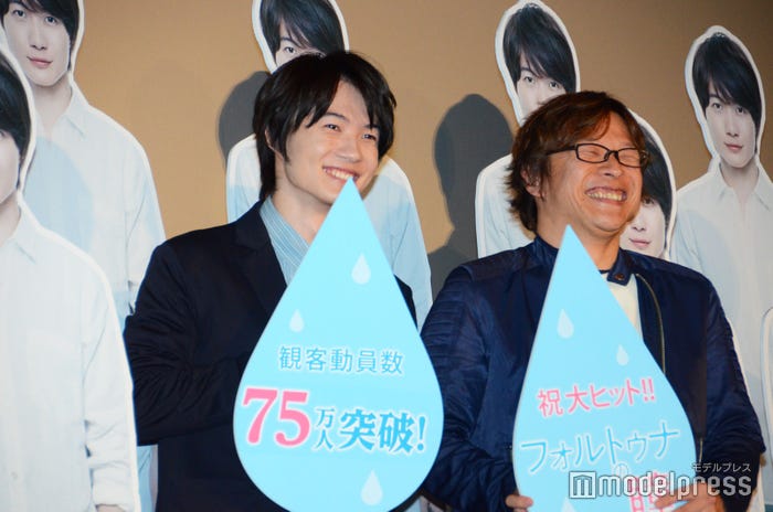 笑顔の神木隆之介と三木孝浩監 (C)モデルプレス