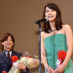 左から:松坂桃李、堀北真希