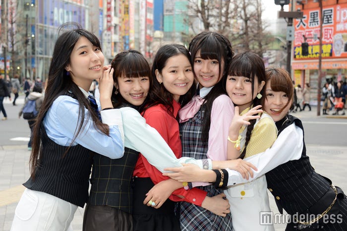 (左から)仙咲ふうか、小澤綾乃、詩島萌々、齋藤優、小畑奈菜、西條美里(C)モデルプレス