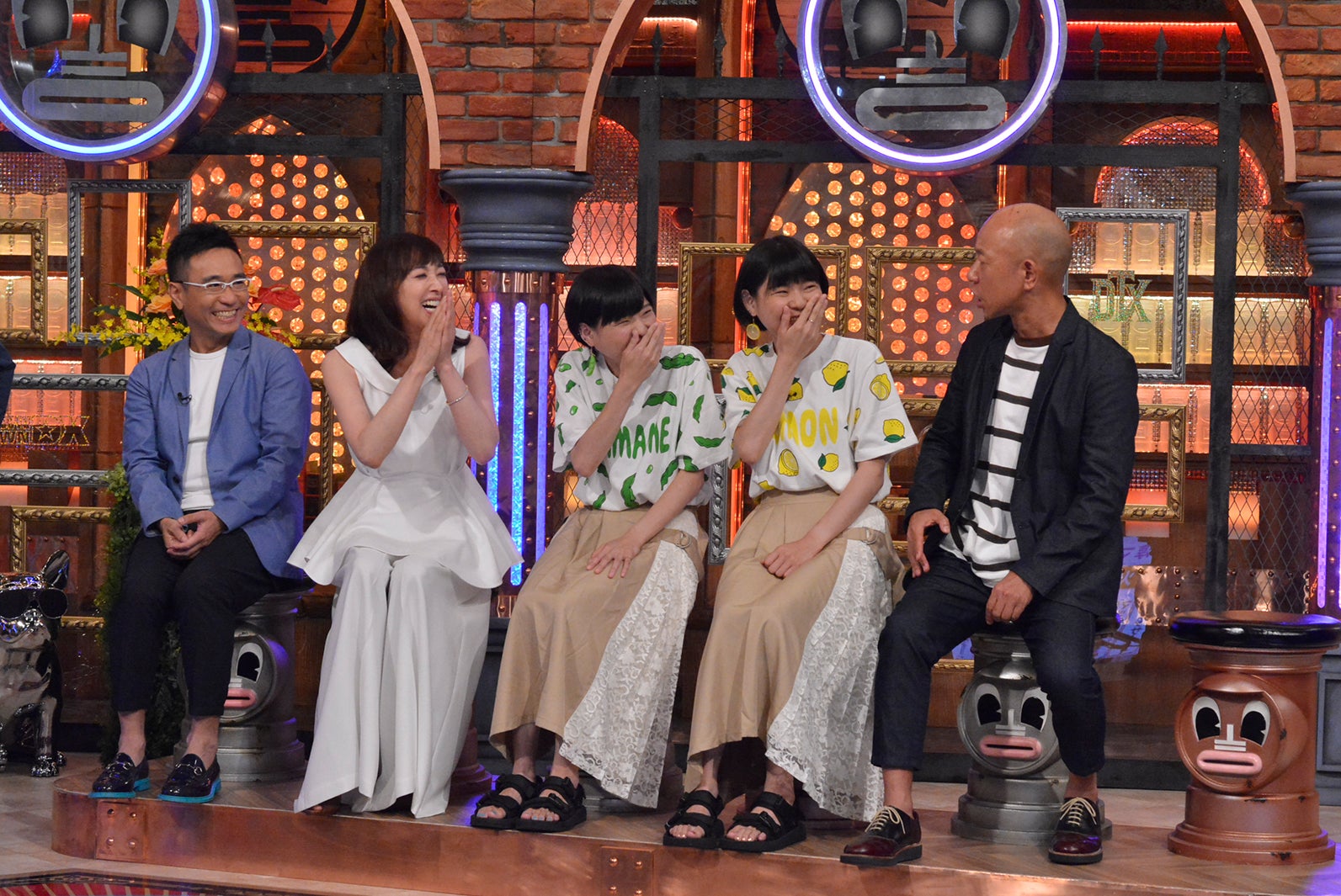 八嶋智人、紫吹淳、はらぺこツインズ、小峠英二（C）読売テレビ