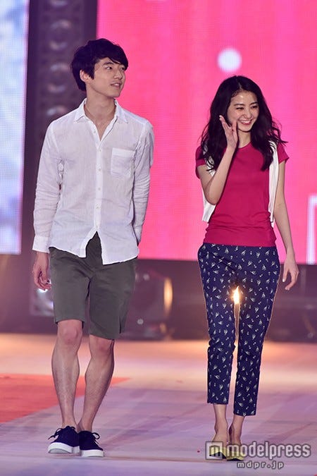 (左から)坂口健太郎、高田里穂