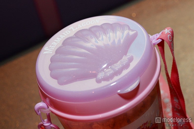 スーベニアバケットのフタは貝殻モチーフ