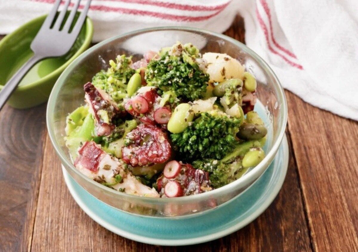 たことブロッコリーのバジルサラダ