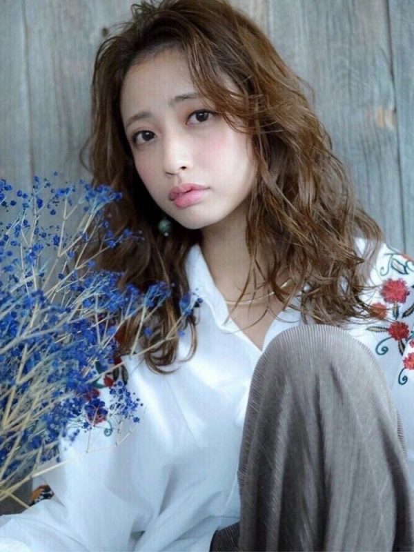 ミディアムヘアに似合う韓国風アレンジ特集 簡単にオルチャンっぽさを演出できる モデルプレス ミディアムヘアに似合う韓国風アレンジ特集 簡単にオルチャンっぽさを演出できる モデルプレス