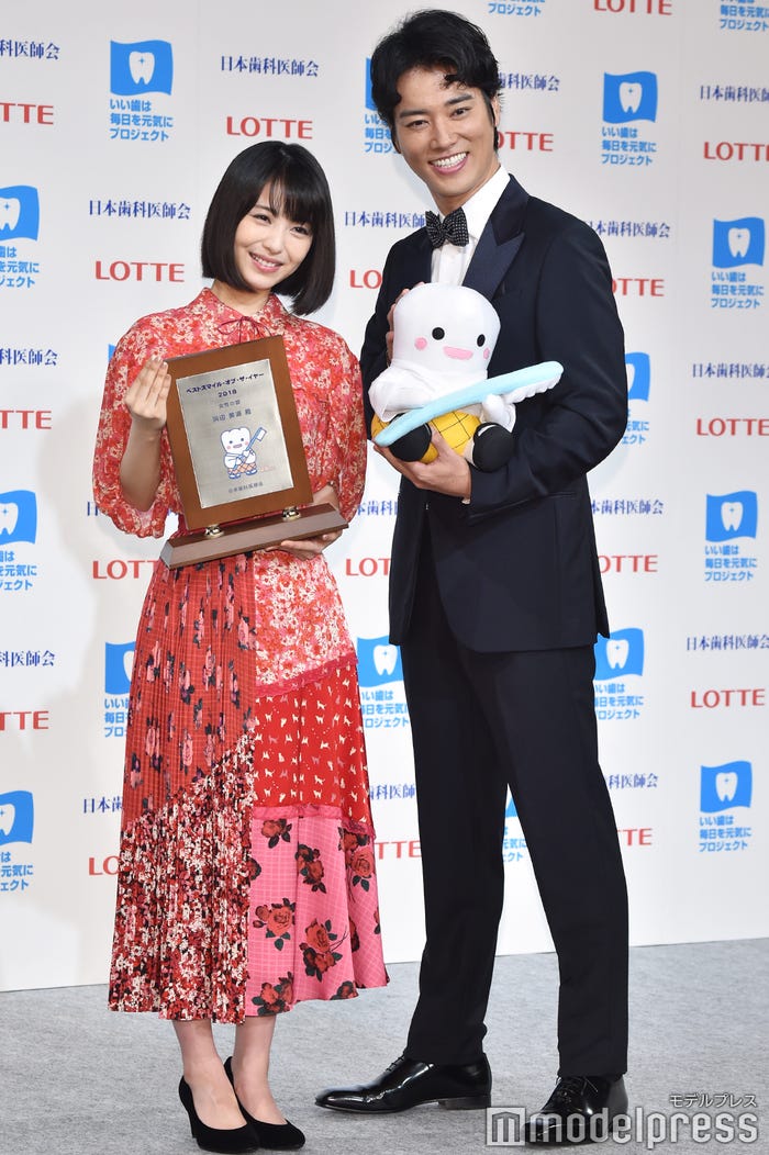 浜辺美波、桐谷健太 (C)モデルプレス