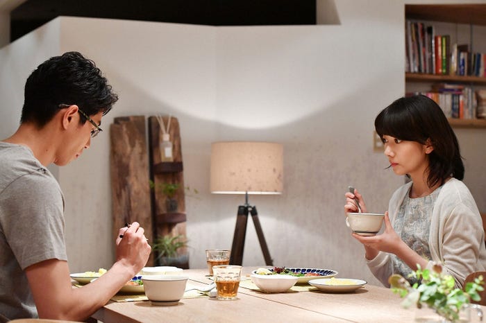 東出昌大、波瑠/「あなたのことはそれほど」第7話より(画像提供:TBS)