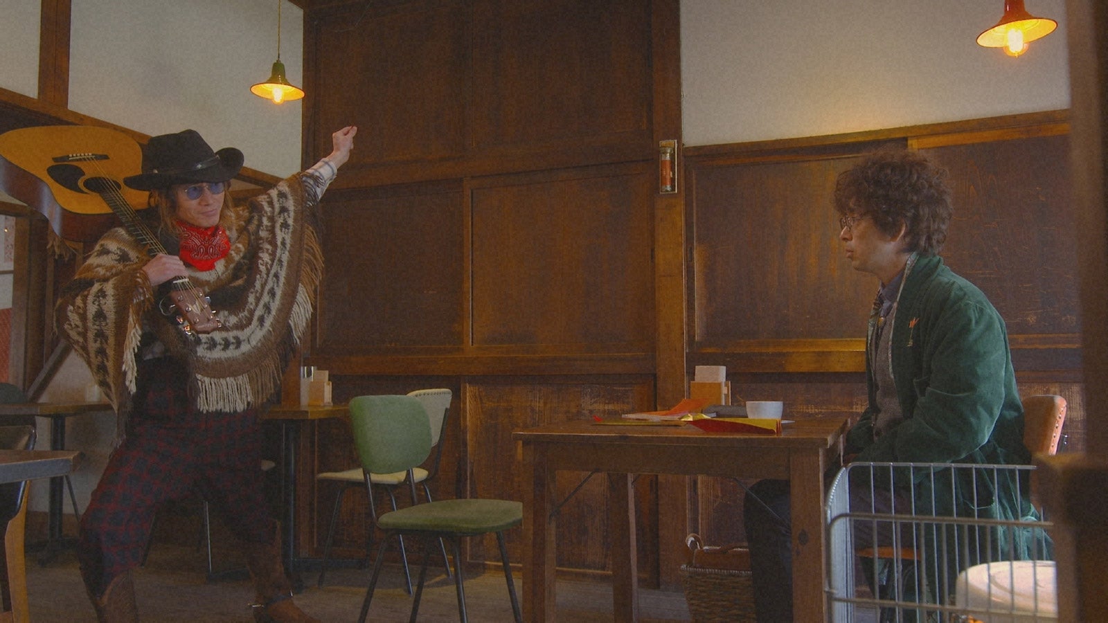 安田章大、滝藤賢一（C）NHK