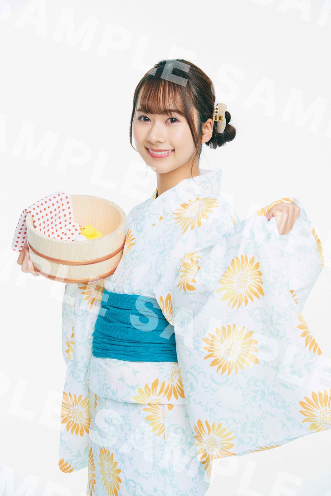 HMV＆BOOKS特典 両面フォトカード／石塚瑶季／Photo：Yasutomo Sampei（C）KOBUNSHA