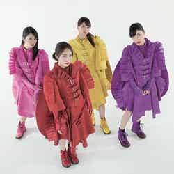 ももいろクローバーZ「展覧会メインビジュアル」(C)STARDUST PROMOTION INC ALL RIGHTS RESERVED.