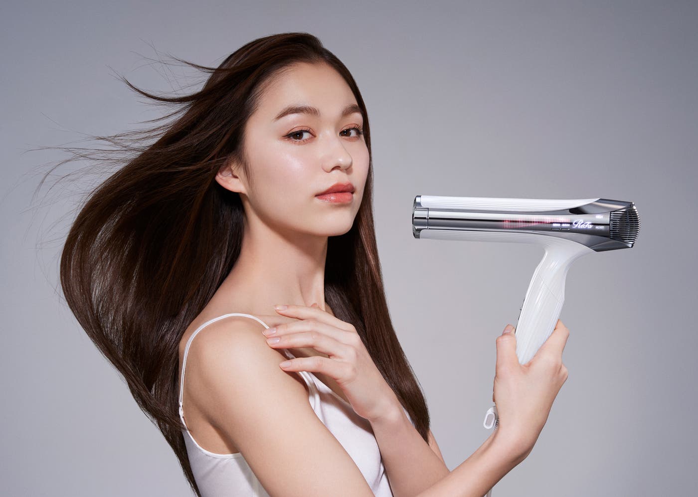 環境温度の感知で理想のヘアドライを実現「ReFa BEAUTECH DRYER SMART W」