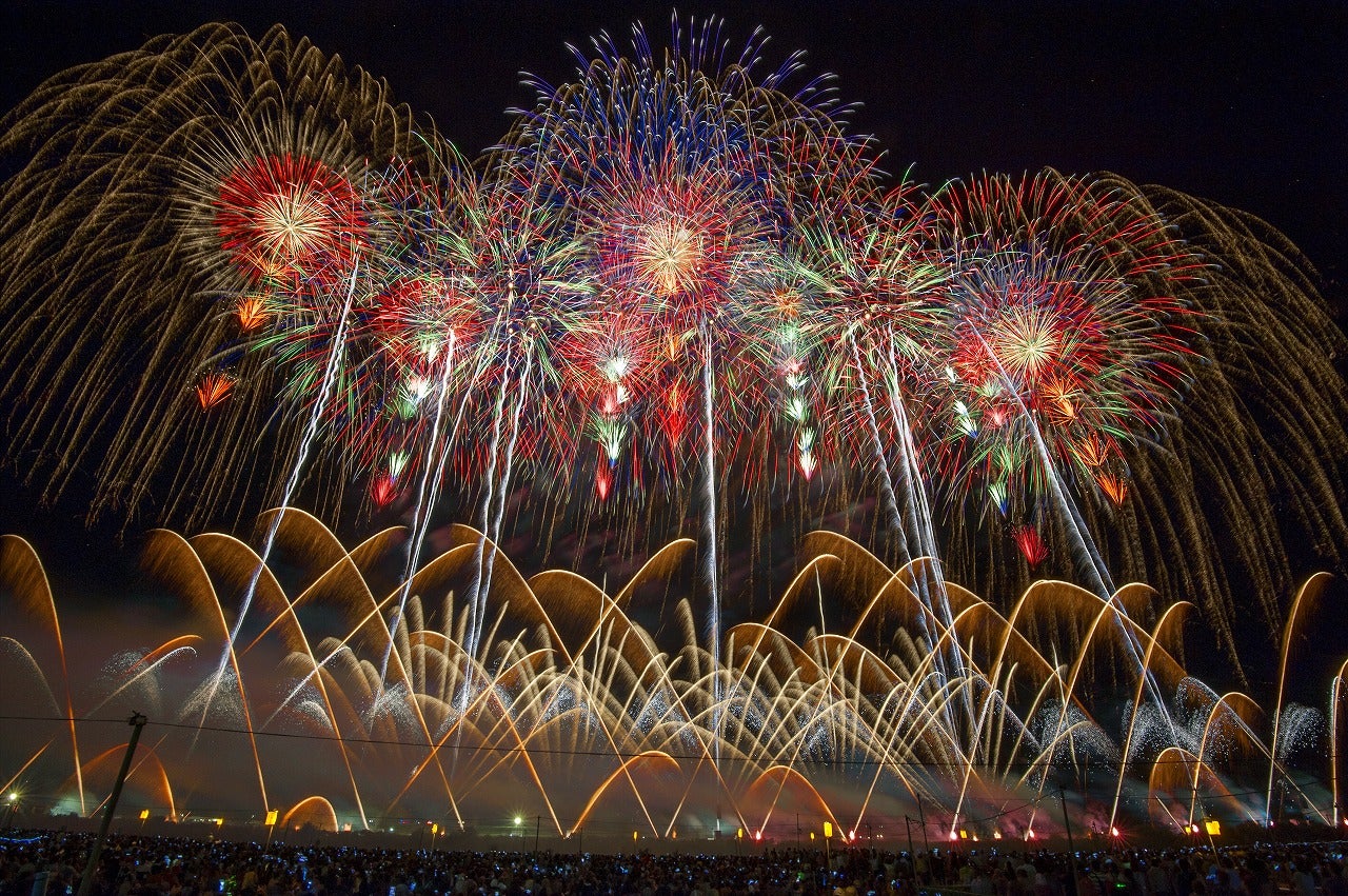 1万8000発が夜空を華やかに彩る！日本三大花火大会「大曲の花火」開催 - 女子旅プレス