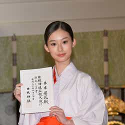 モデルプレス - 国民的美少女・井本彩花、憧れの巫女姿が美しい