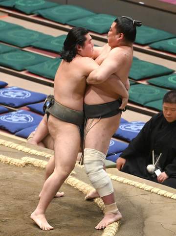 大阪屈指の進学校、国立大出身力士が初勝利「悔いのないようにやりたい」朝力丸は感性信じた作戦変更が奏功