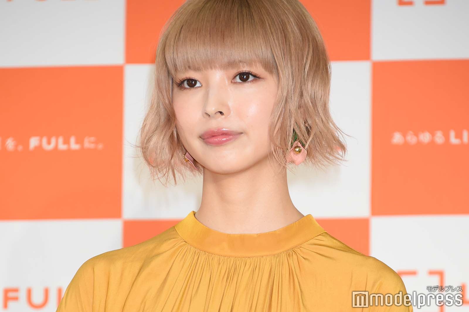 最上もが、美谷間くっきり妖艶ショット 韓国グラビアアイドルと