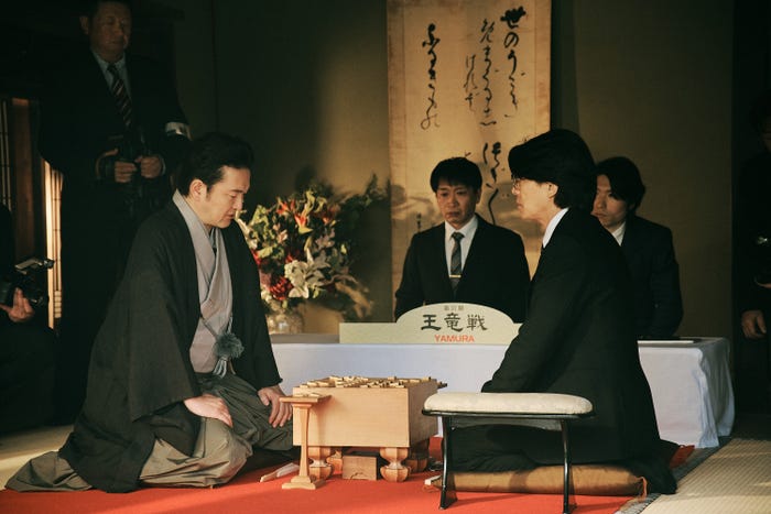 中村獅童、藤木直人「MISS KING / ミス・キング」第4話場面写真(C)AbemaTV, Inc.