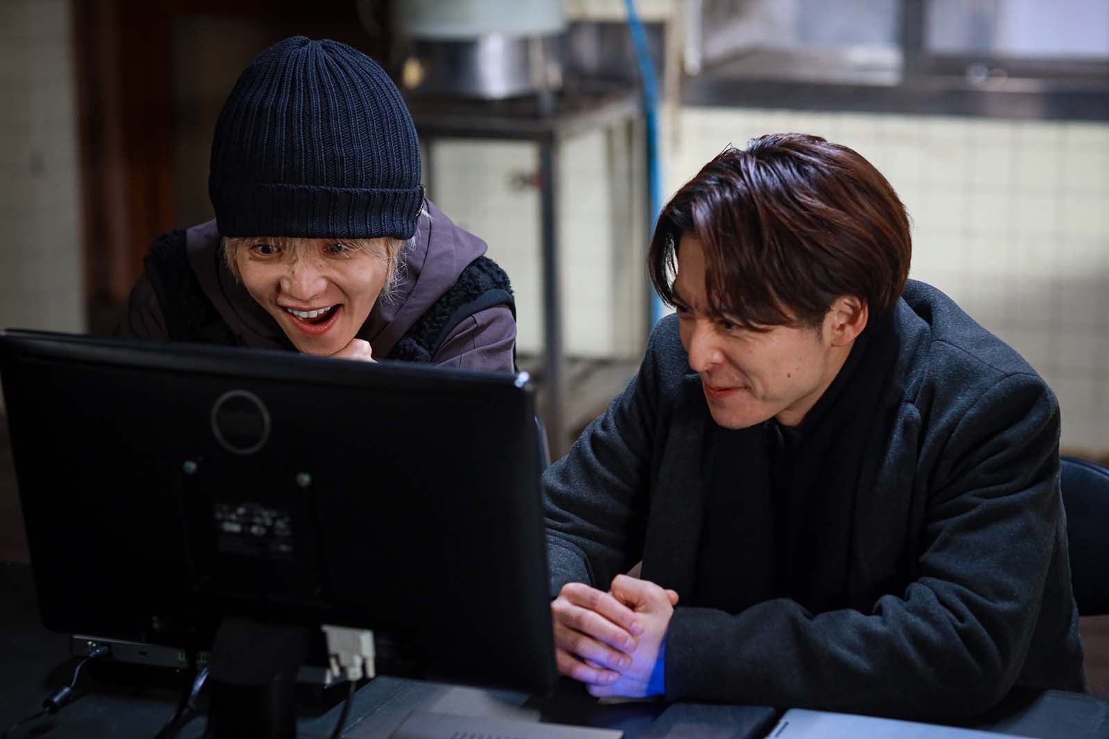 佐藤大樹、小池徹平「離婚しない男―サレ夫と悪嫁の騙し愛―」最終話より（C）テレビ朝日