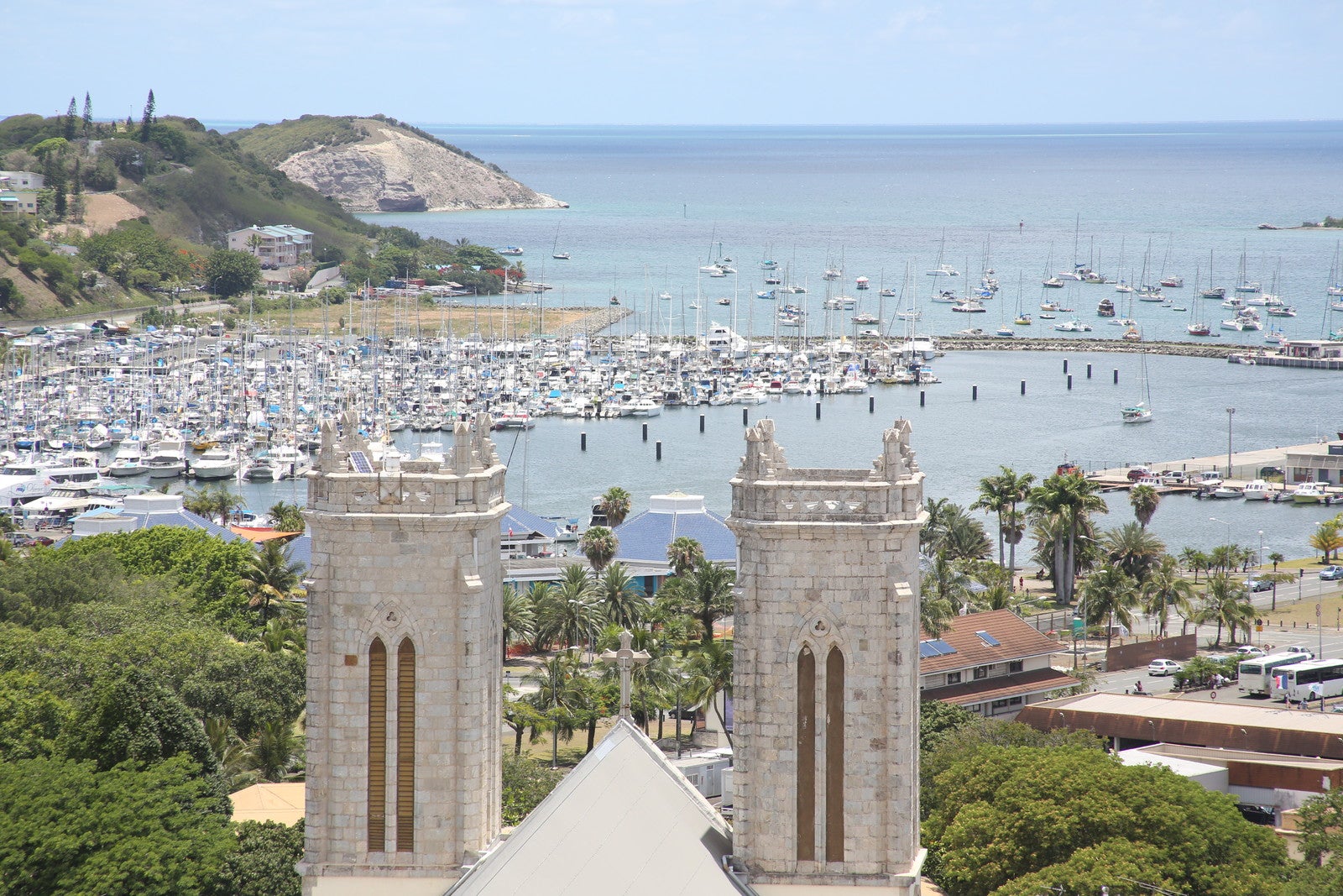 ヌメアの街を見渡せるF.O.Lの丘（C）Toko NCT