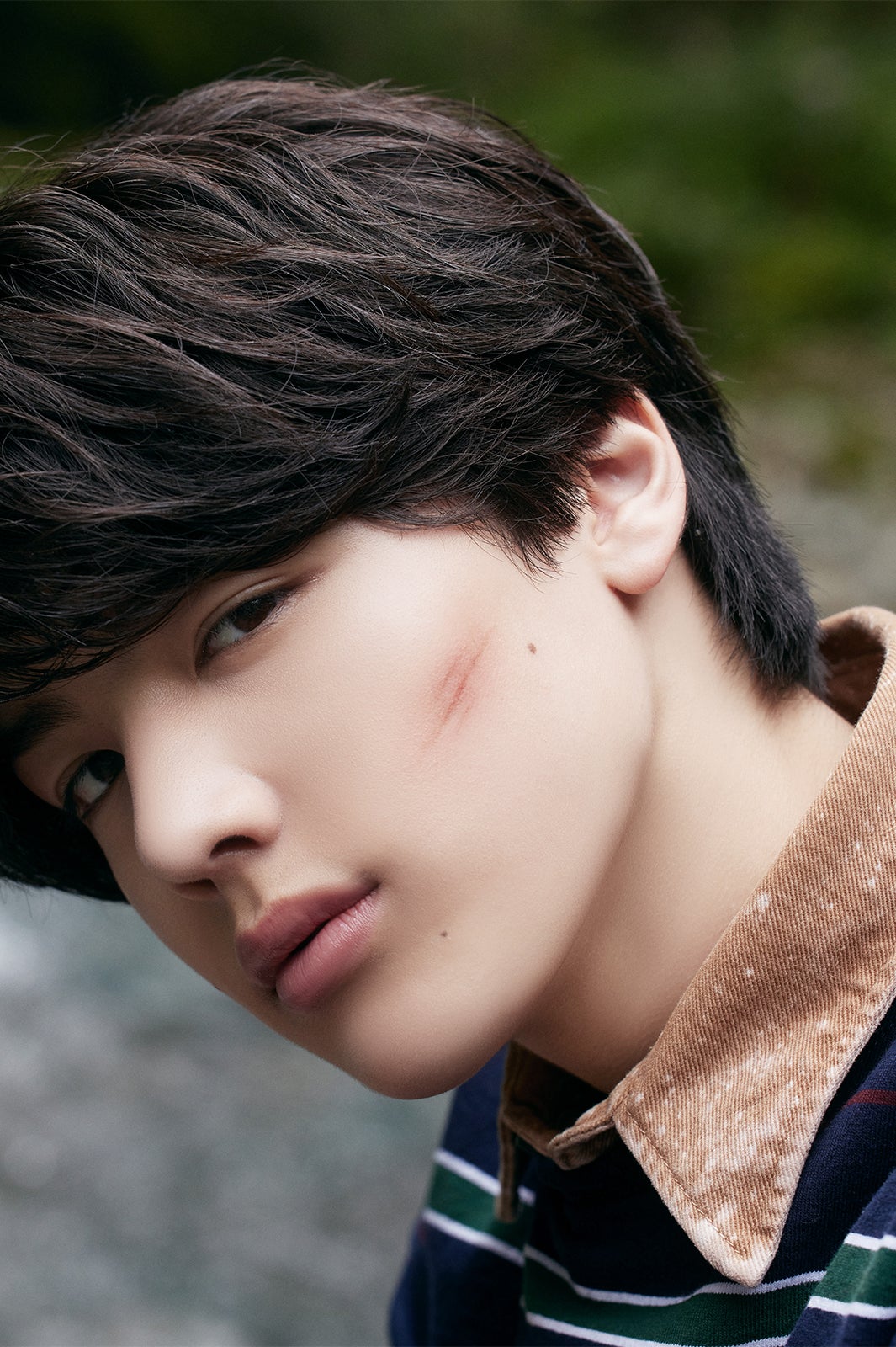 MAKI「JUVENILE」 （C）HYBE LABELS JAPAN