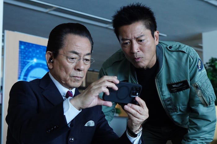 水谷豊、寺脇康文「相棒season22」第9話より(C)テレビ朝日