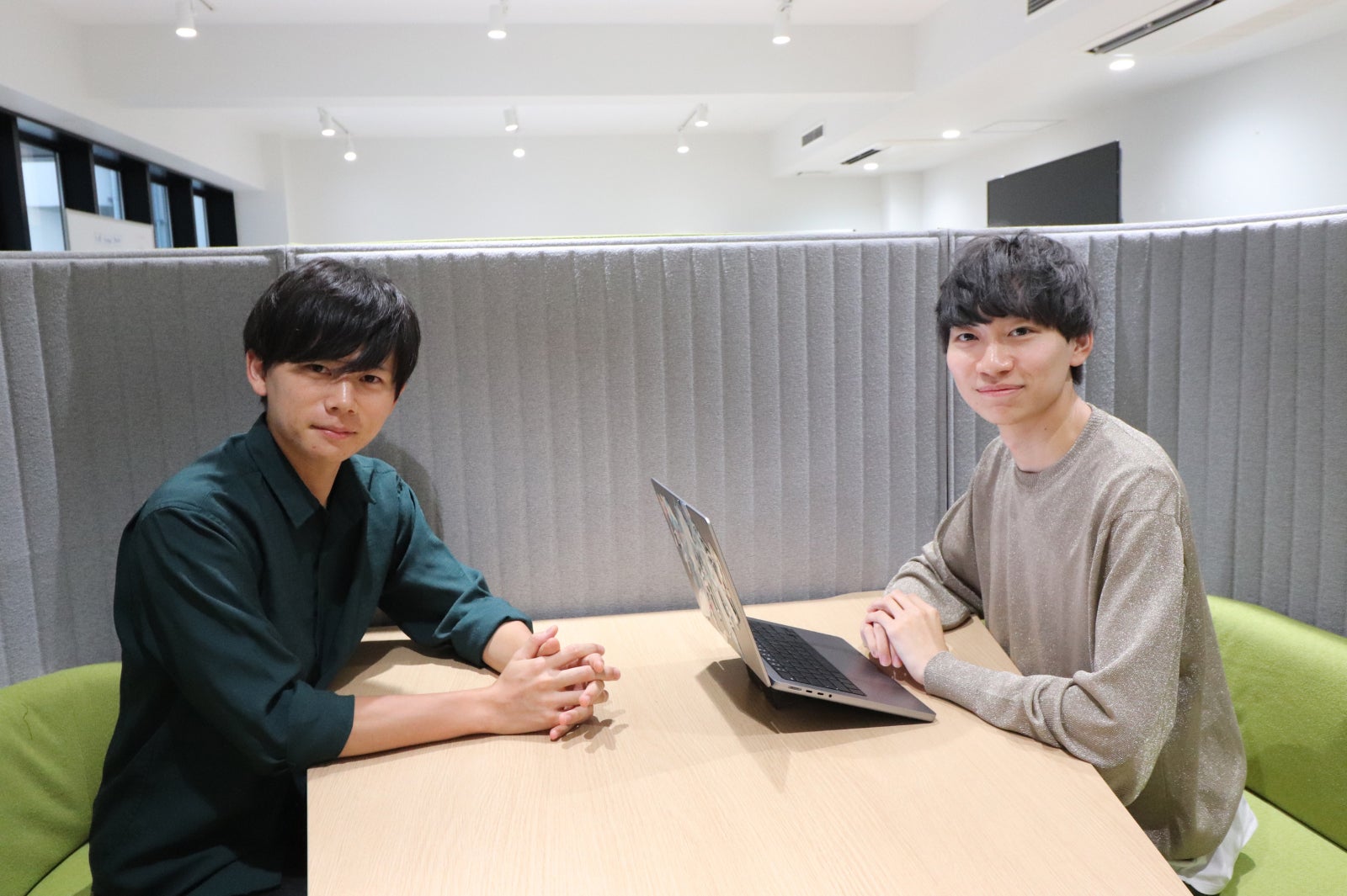 （左から）菅澤孝平氏、COO・霍見宙氏（提供画像）