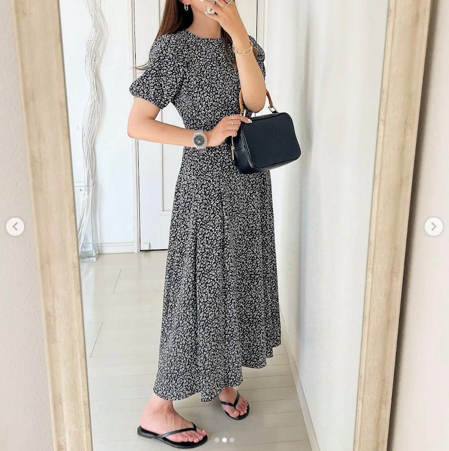 落ち着いた小花柄ロングワンピース
