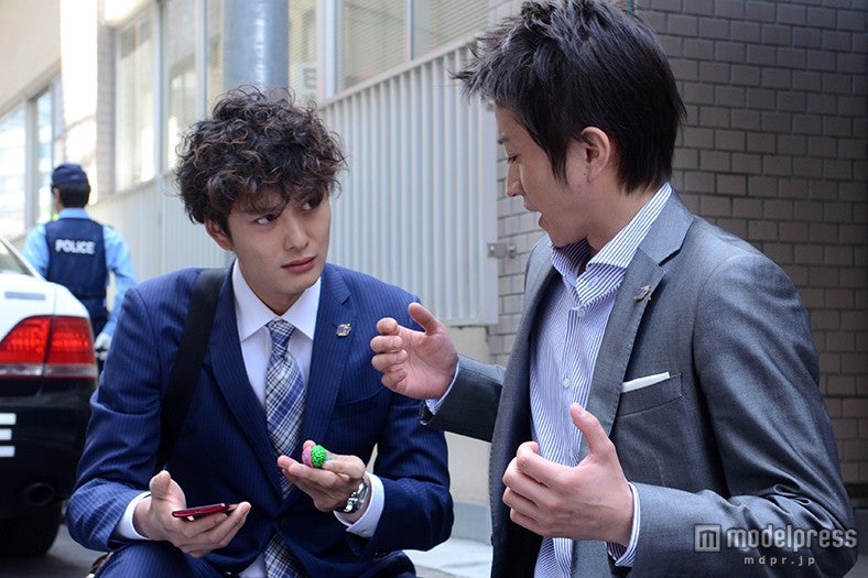 （左より）岡田将生、藤原竜也（C）日本テレビ