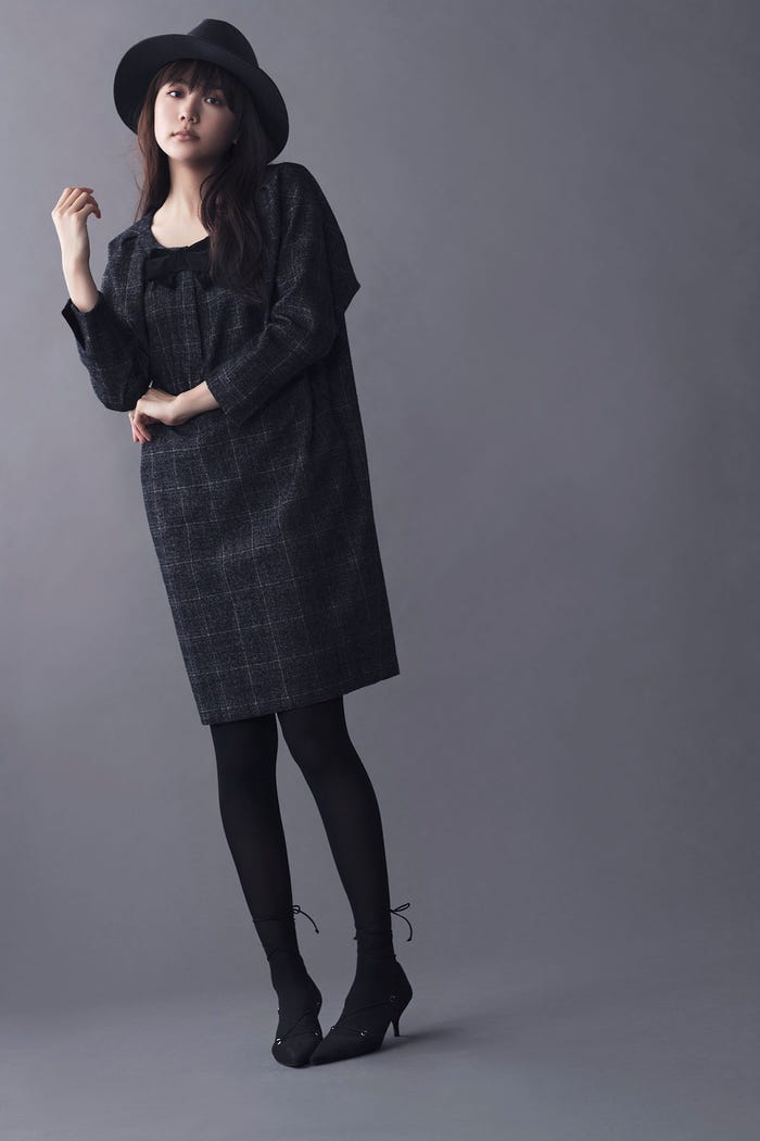 ブークレチェックリボンワンピース¥10,500(税抜)/セットプルミエ バイ ケンゾータカダ ハット、タイツ、シューズ/私物(C)TOPLOG