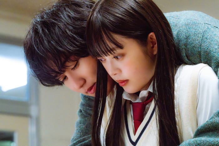 橋本涼、高石あかり(C)sora・白泉社(C)「墜落JKと廃人教師」製作委員会・MBS