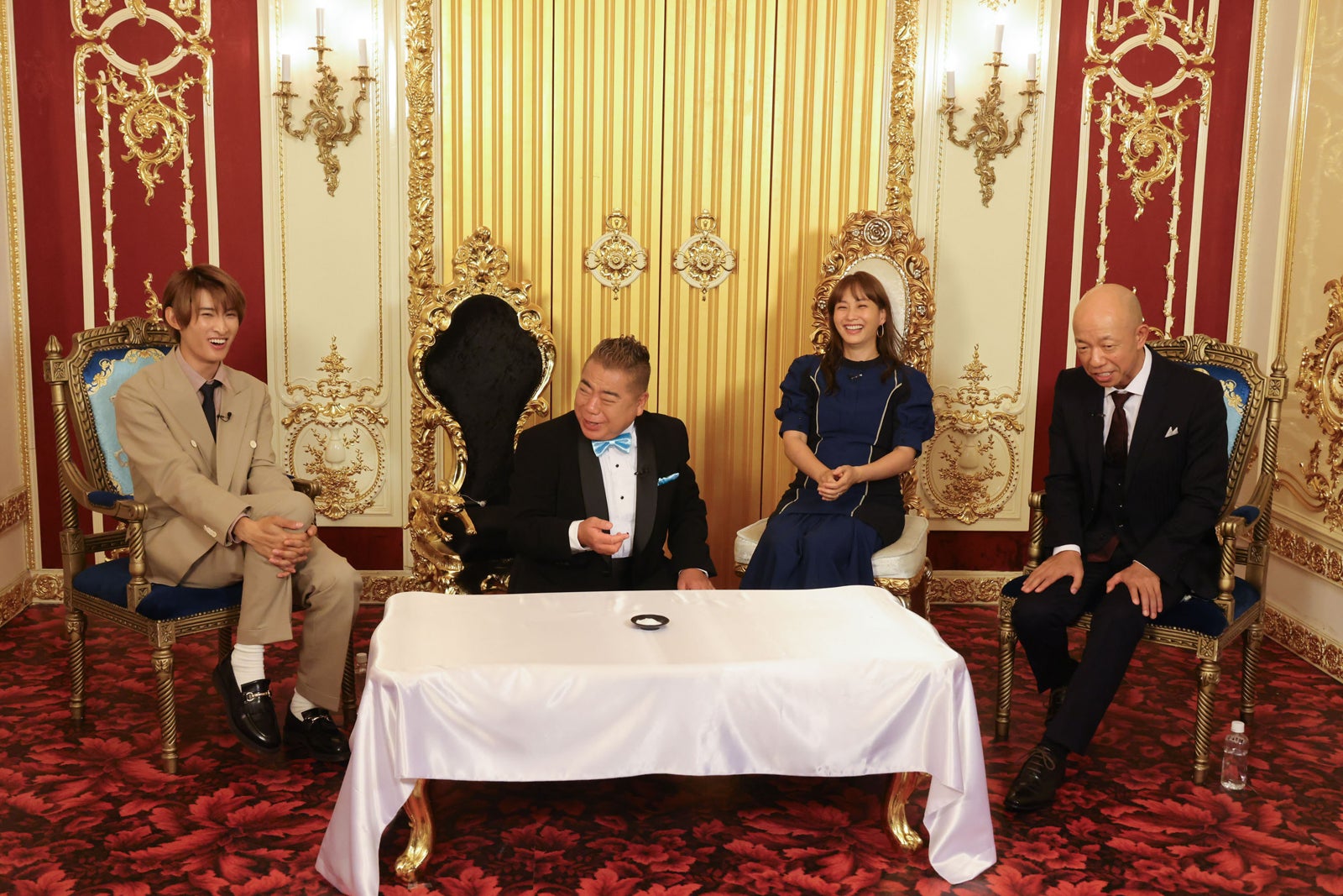 向井康二、出川哲朗、藤本美貴、小峠英二（C）カンテレ