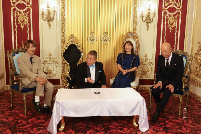 向井康二、出川哲朗、藤本美貴、小峠英二(C)カンテレ