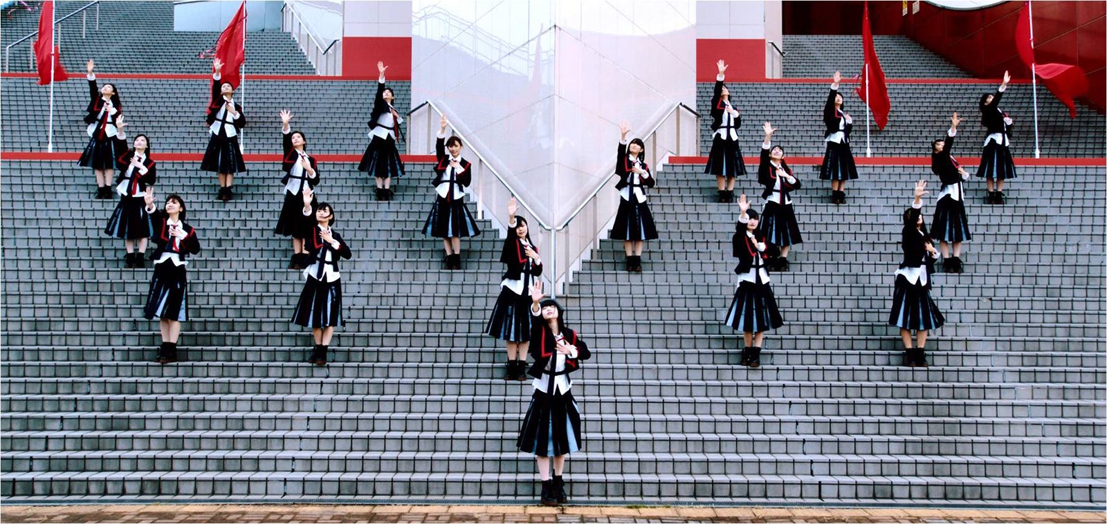 NGT48「世界はどこまで青空なのか？」MVより（C）AKS