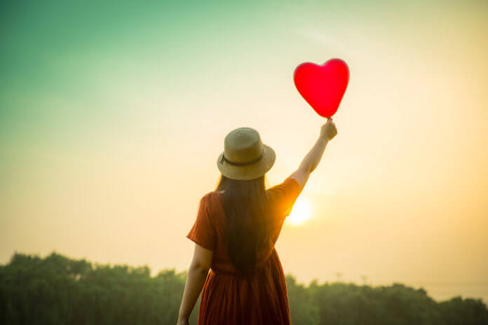 男性がキュンとする女性の仕草3選｜王道なのに効く！