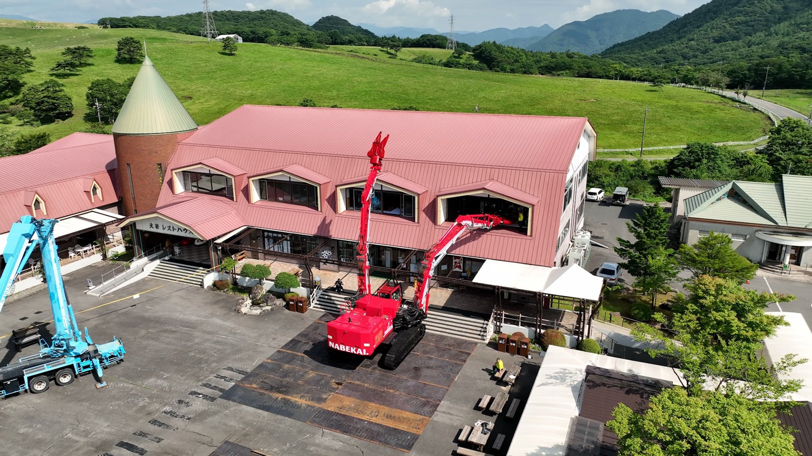 巨大双腕重機「アスタコ」（C）日本テレビ