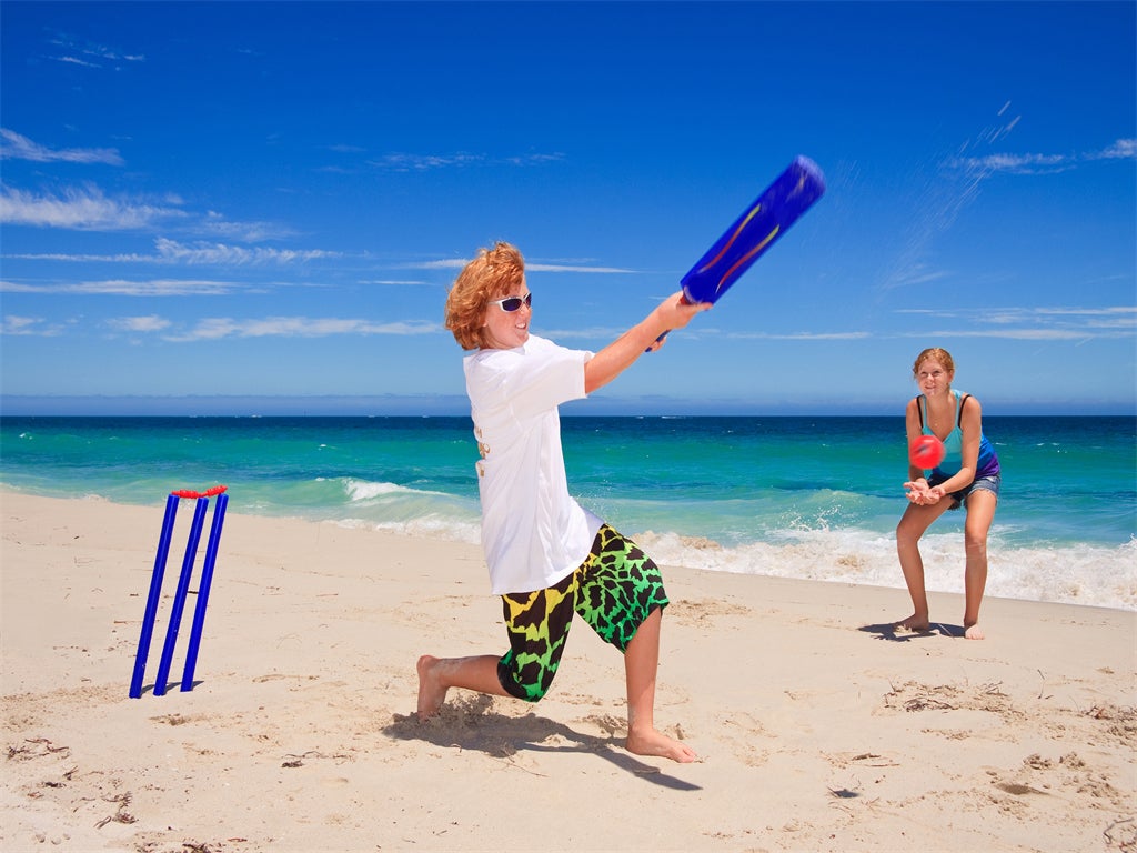 クリスマスなのにビーチで遊べるほど暖かい／画像提供：ニュージーランド航空