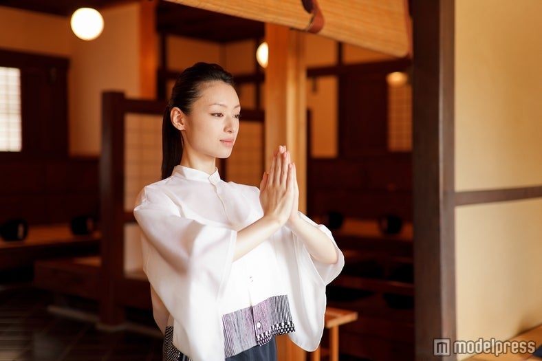 栗山千明／雲水星覚「身体と心が美しくなる禅の作法」（2012年2月17日発売）より