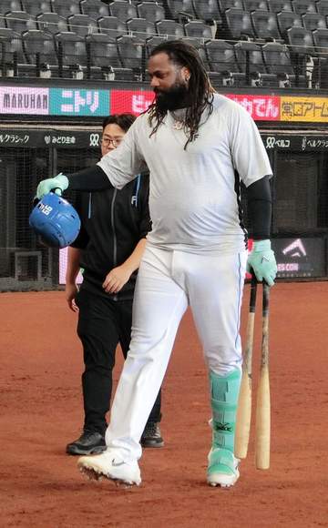 日本ハム・レイエス 初の首位打者決定的「ベリーベリーハッピー」来季以降の三冠王は「やっぱりとりたい」